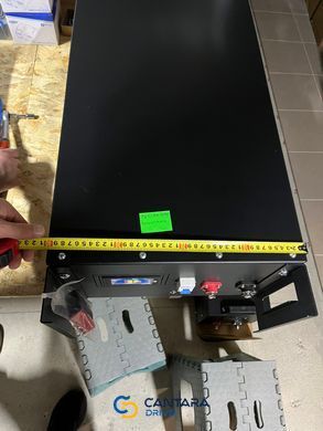 Збірка акумулятора на 16 кВт (16080 Wh) з 16 комірок LiFePO4 314Ah Grade-A, дисплей 3,2 дюйми LCD і пара прохідних клем DC 200 А, автомат живлення DC 250 А з звичайною BMS
