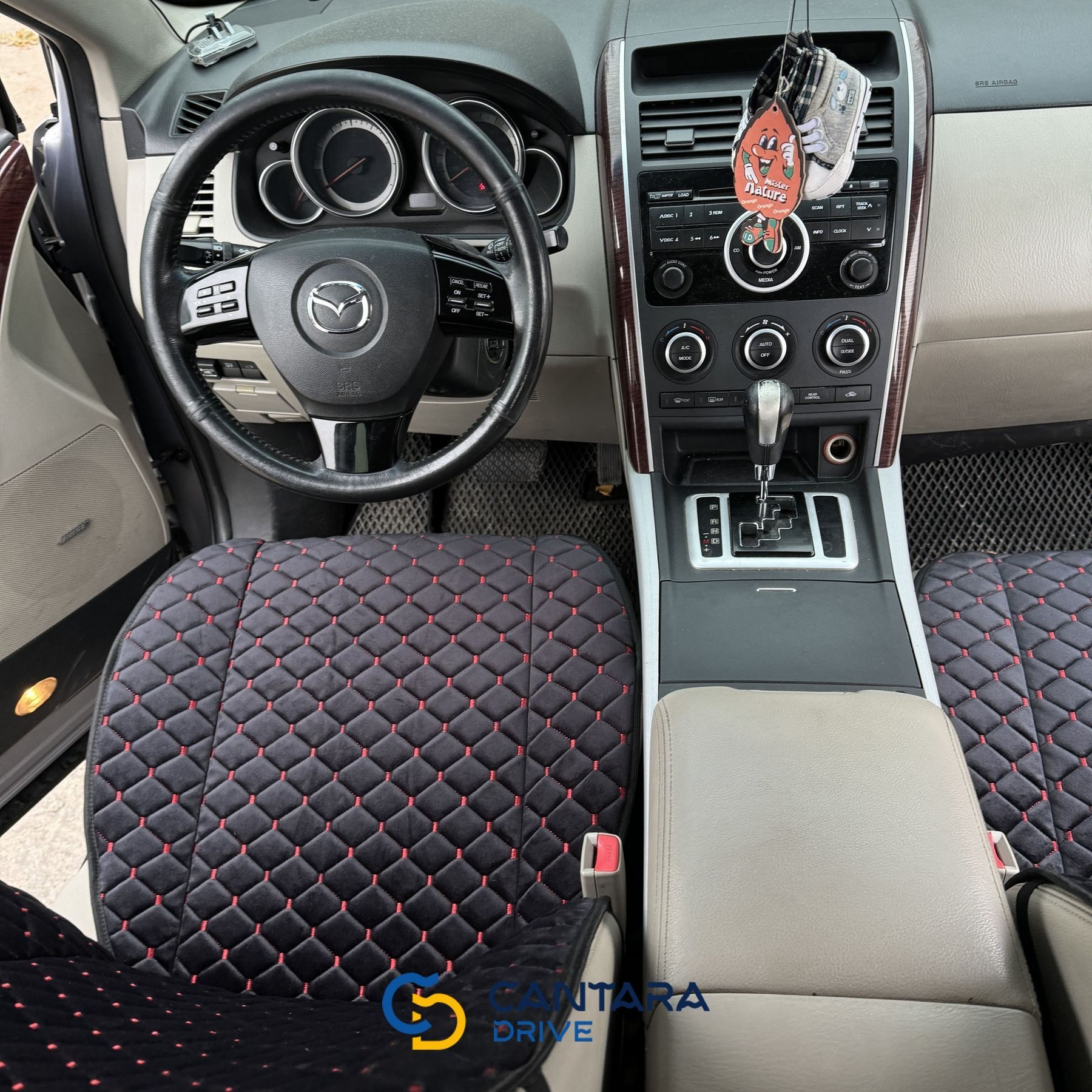 купити Накидка на крісло автомобіля з алькантари Lux Прошитий квадратний ромбик Чорний з червоним рядком Преміум+ 1 передня 3