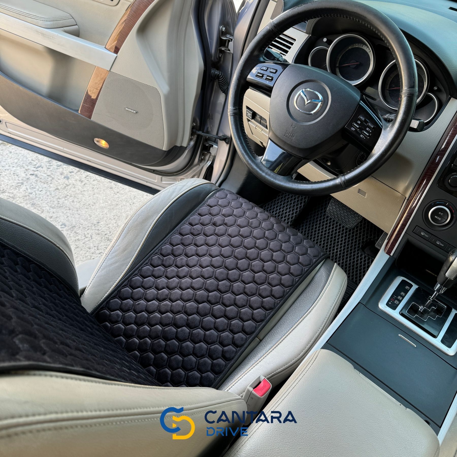 купити Накидка на переднє сидіння автомобіля з алькантари Lux Великі чорні стільники Стандарт 1 передня 3