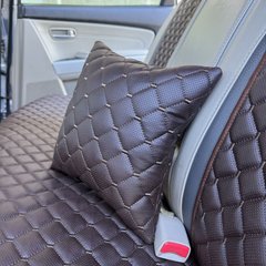 купить Подушка на сиденье авто из перфорированной Эко-кожи Темно-коричневая с темно-коричневой строчкой 1 шт. 30х30 см 1