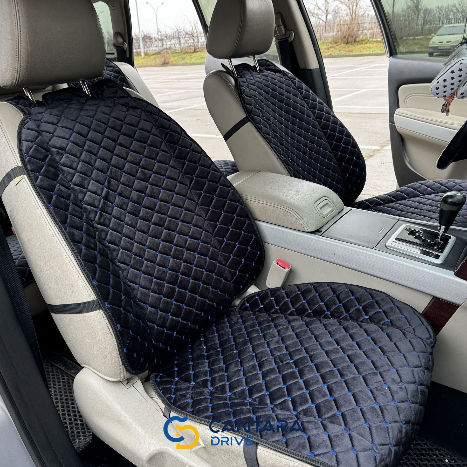 купить Накидки на сиденья в авто из алькантары Lux Прошитый квадратный ромбик Черный с синей строчкой Премиум+ Передний комплект 3